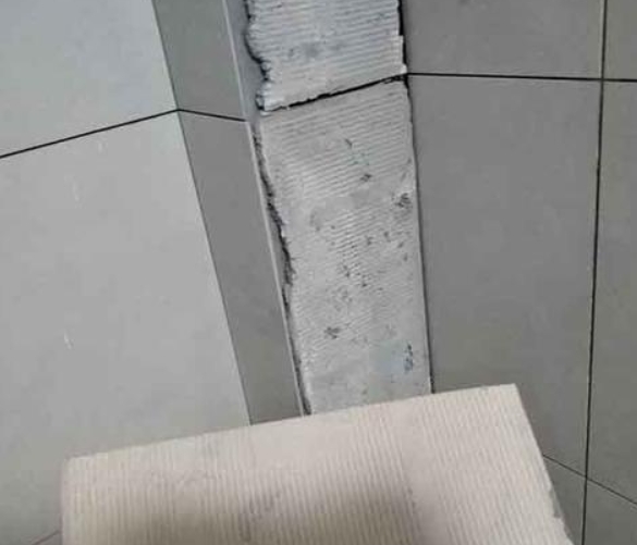 宜都瓷砖空鼓维修公司分享下厨房瓷砖脱落的补救措施。